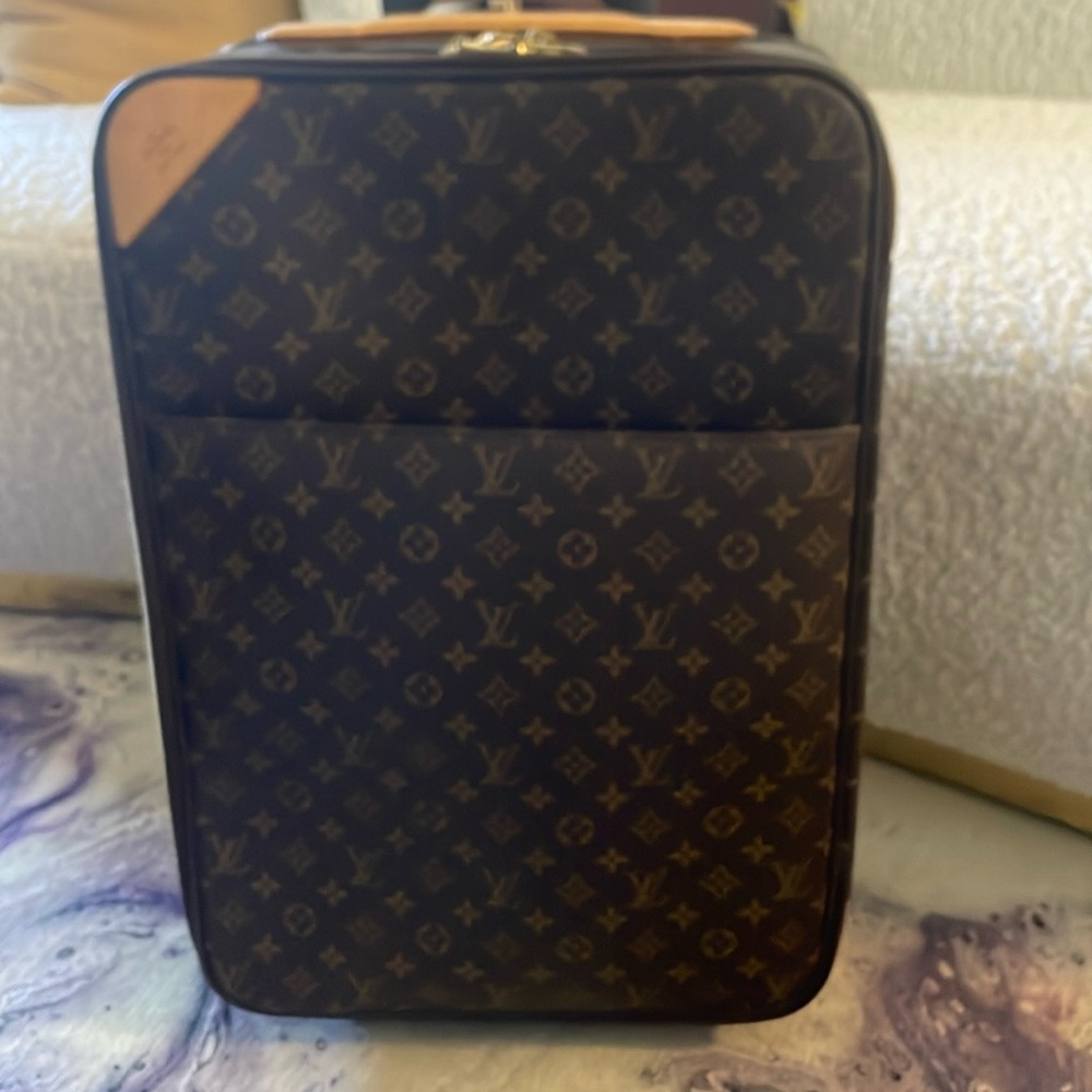 Authentic Louis Vuitton Pegase  55 bag… carry on size monogram wheeled luggage